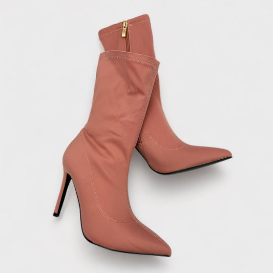 BOTINE CU STIL NUDE